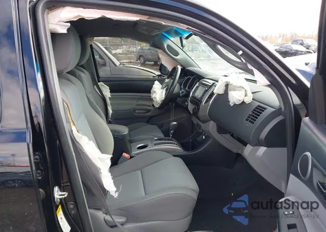 2015 Toyota Tacoma Base V6 z USA, uszkodzony, nr VIN 3TMLU4ENXFM201312